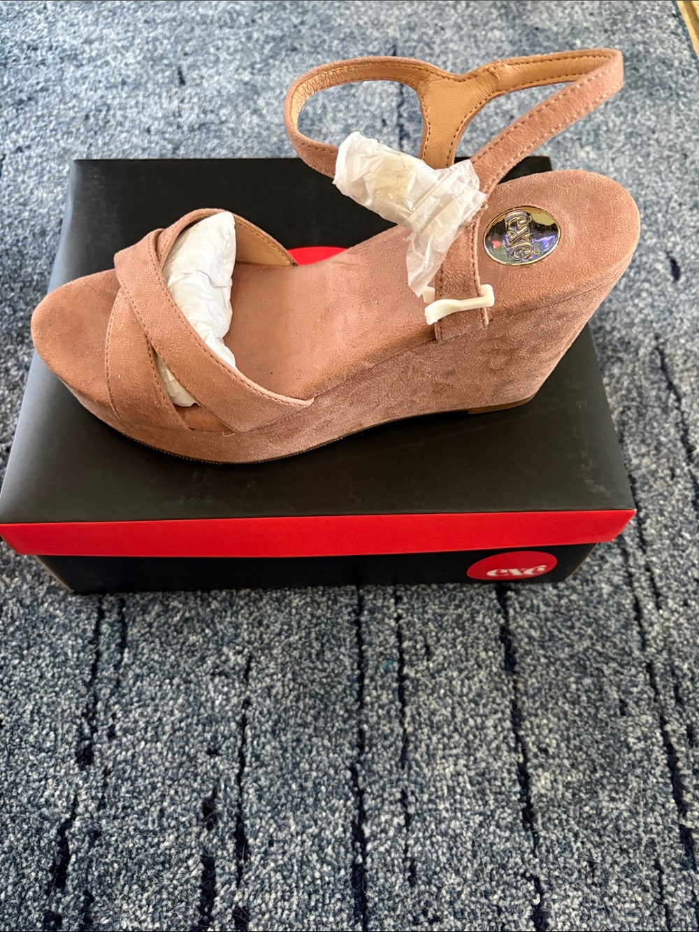EXE Women’s Suede Wedge Sandals in Dusty Rose Size 8.5